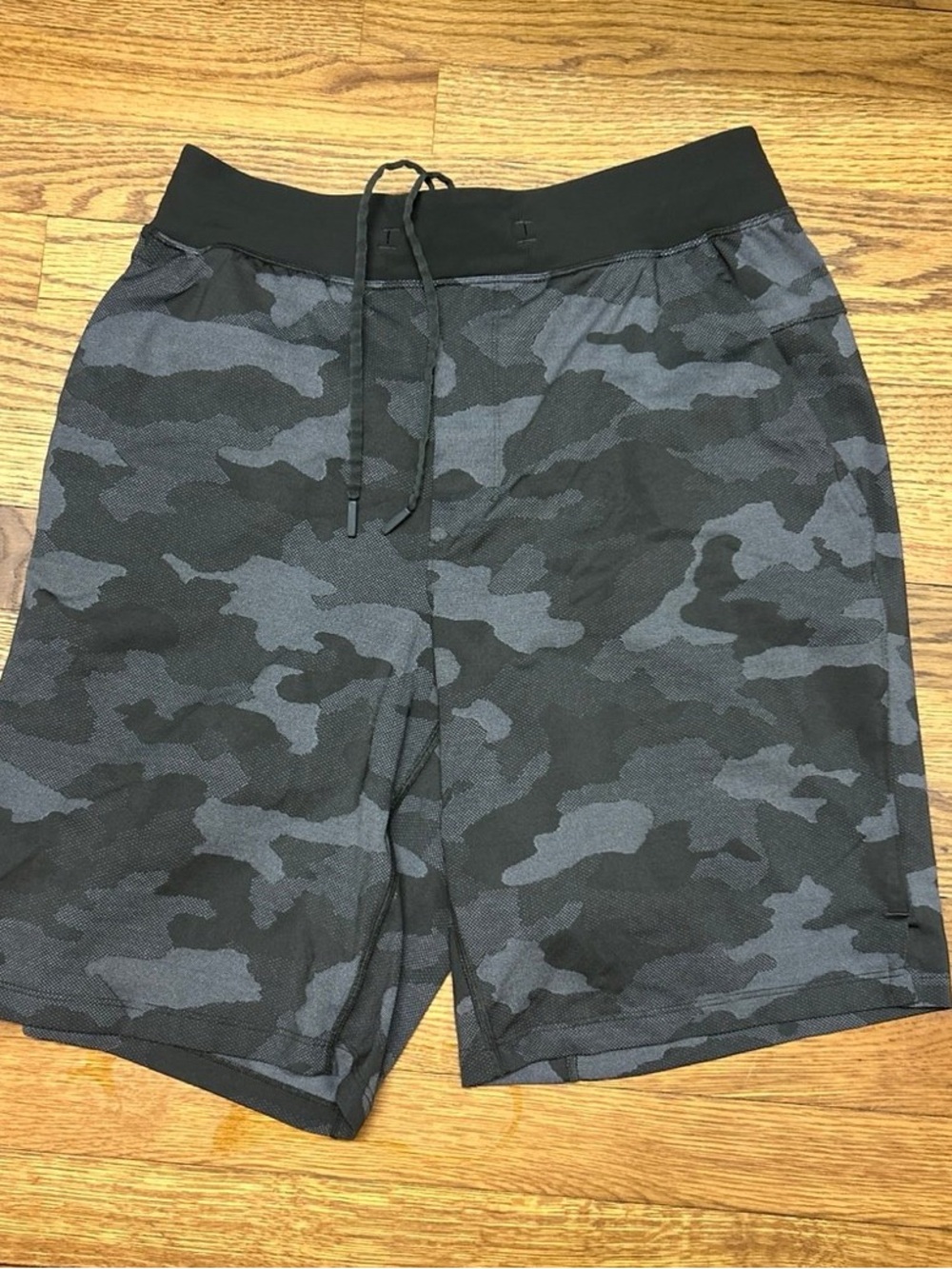 Good condition linerless 9” lululemon